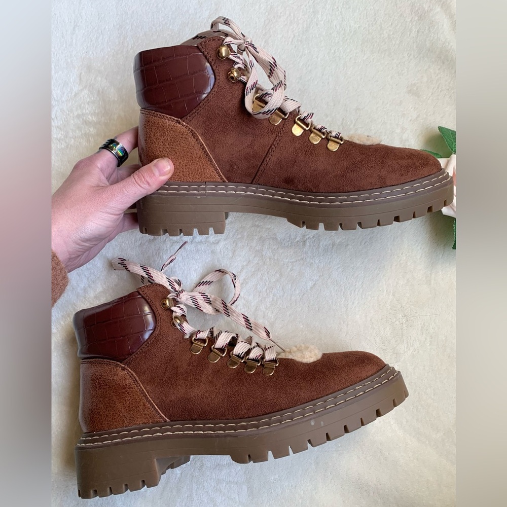 NWOT Only Beth Sherpa Fur Lace Up Boots